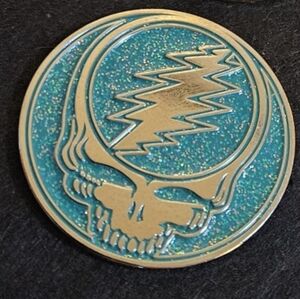 Grateful Dead Steal Your Face Stealie Raised Silver Tone And Emerald SYF 1.5" Pi